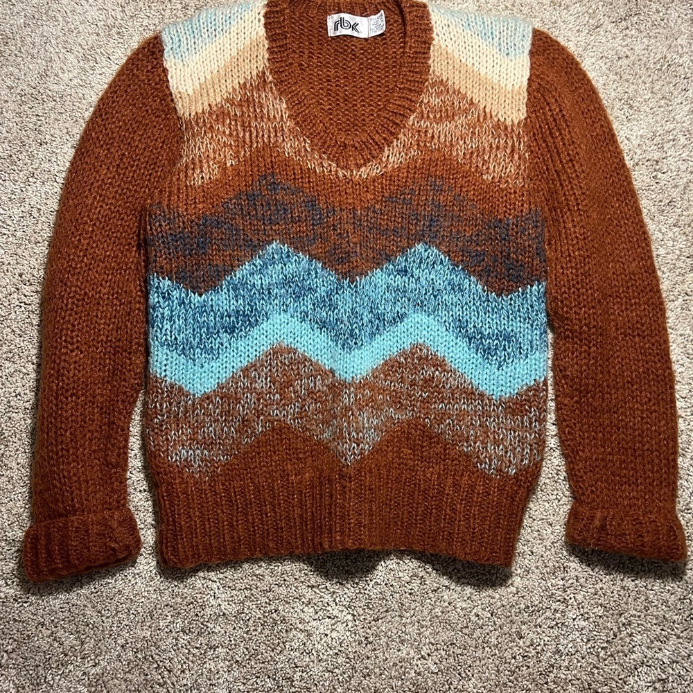 Folk Women's V-Neck Sweater in Brown and Blue Chevron